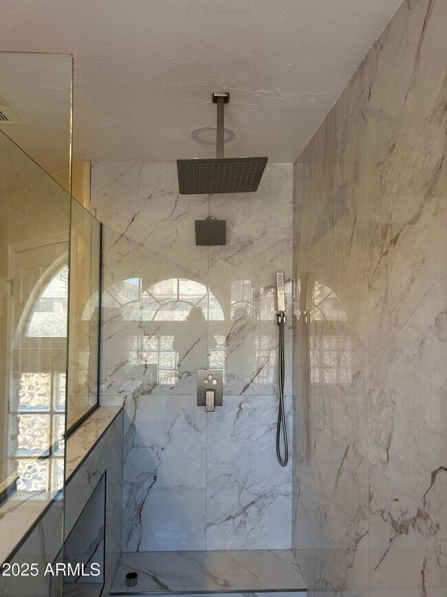 Building Photo - 6406 W El Cortez Pl