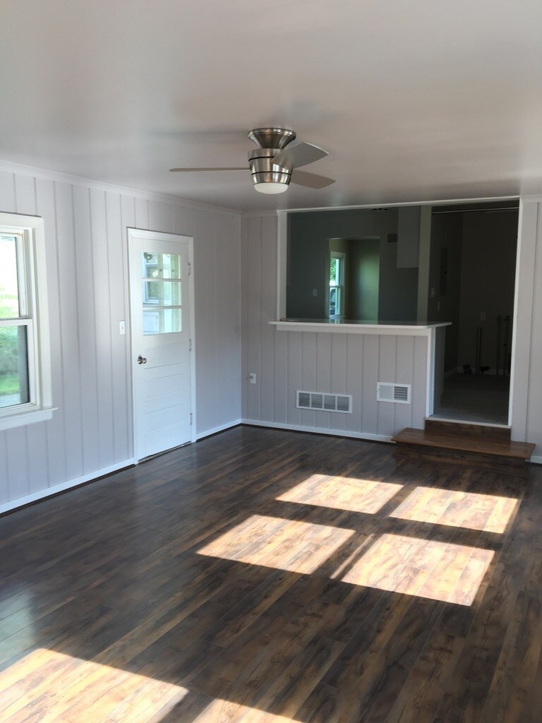 Building Photo - 903 Kingsley Ave