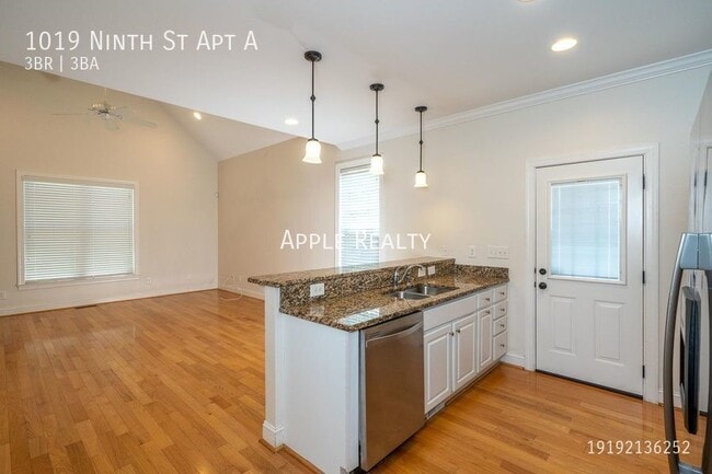 Building Photo - 1019-A Ninth St - Available Now!