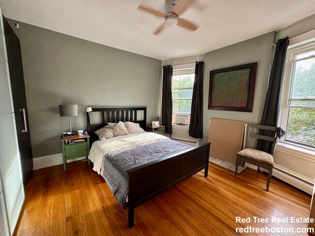 Building Photo - 48 Kent St