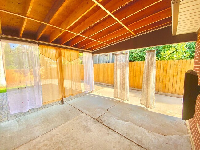 Building Photo - Spacious & Updated Home in Lakewood!-Open Floor plan, Outdoor Living Space, Garden Beds, & More!!!
