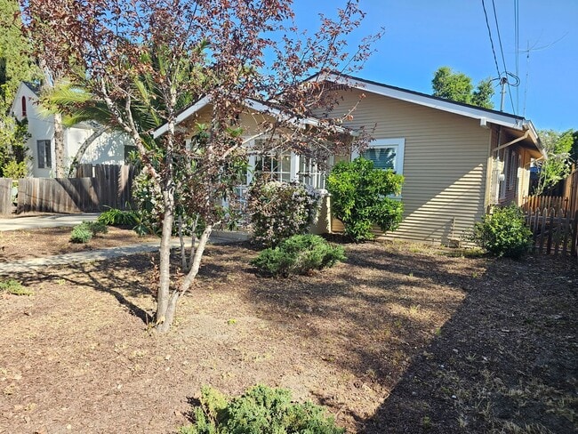 Building Photo - Beautiful Palo Alto Bungalow