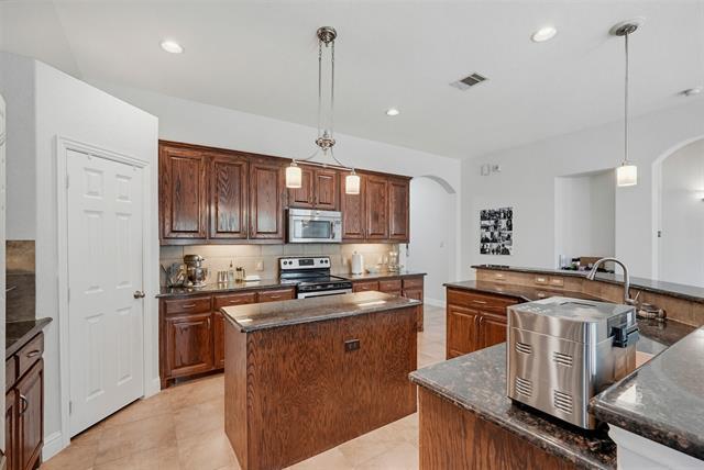 Building Photo - 2504 Maple Stream Dr