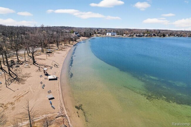 Building Photo - 4171 Mapleleaf Rd