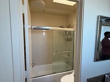 Building Photo - "Chic Urban Living: 2-Bed, 2-Bath Gem on Harrison St in SF!"