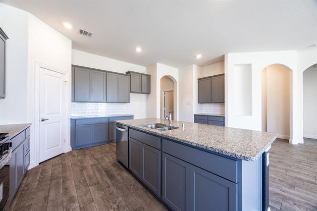 Building Photo - 4037 Woodford Dr