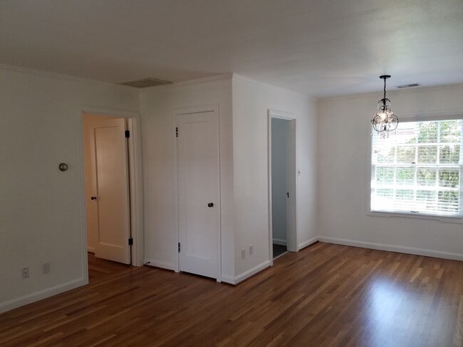 Interior Photo - Broadmoor Manor