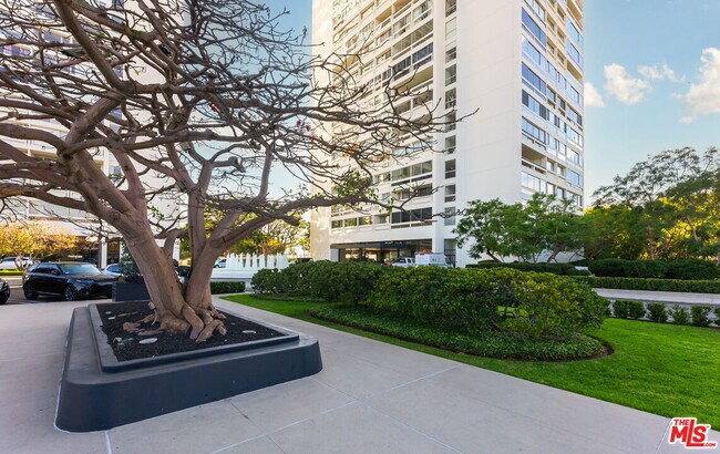 Building Photo - 2220 Ave of the Stars