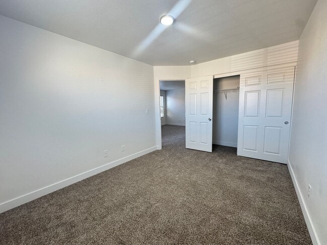 Building Photo - 6339 W Silver Ribbon Ct