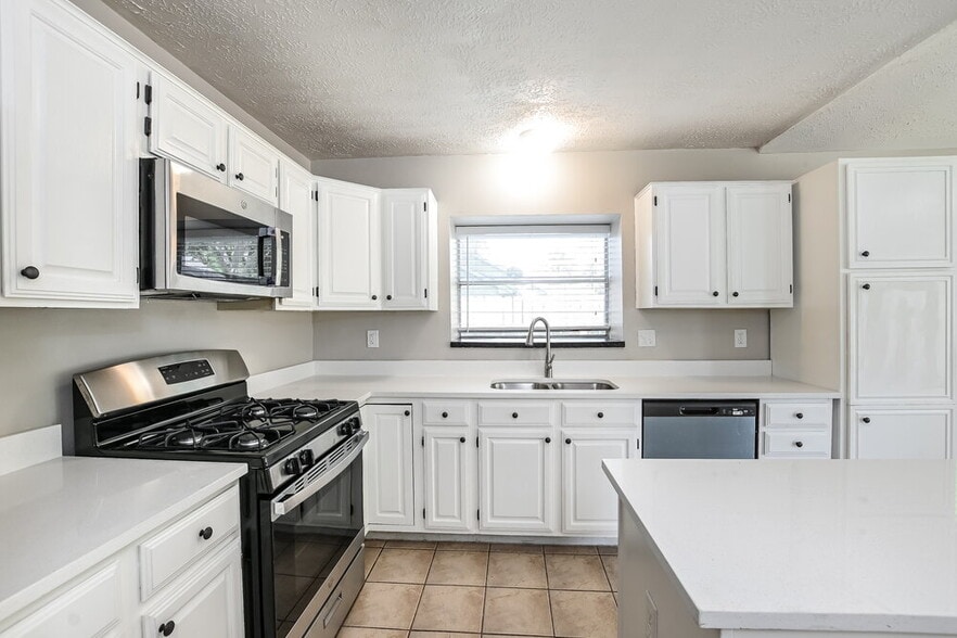 Building Photo - 2927 Waterloo Rd