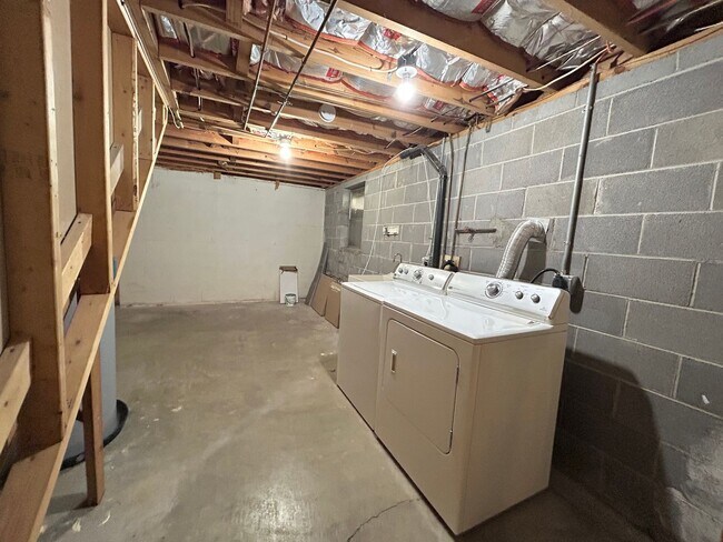 Building Photo - Charming Christiansburg home.