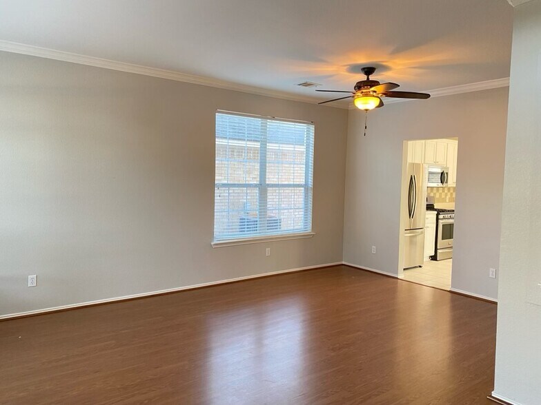 Building Photo - 2326 Clover Ridge Dr