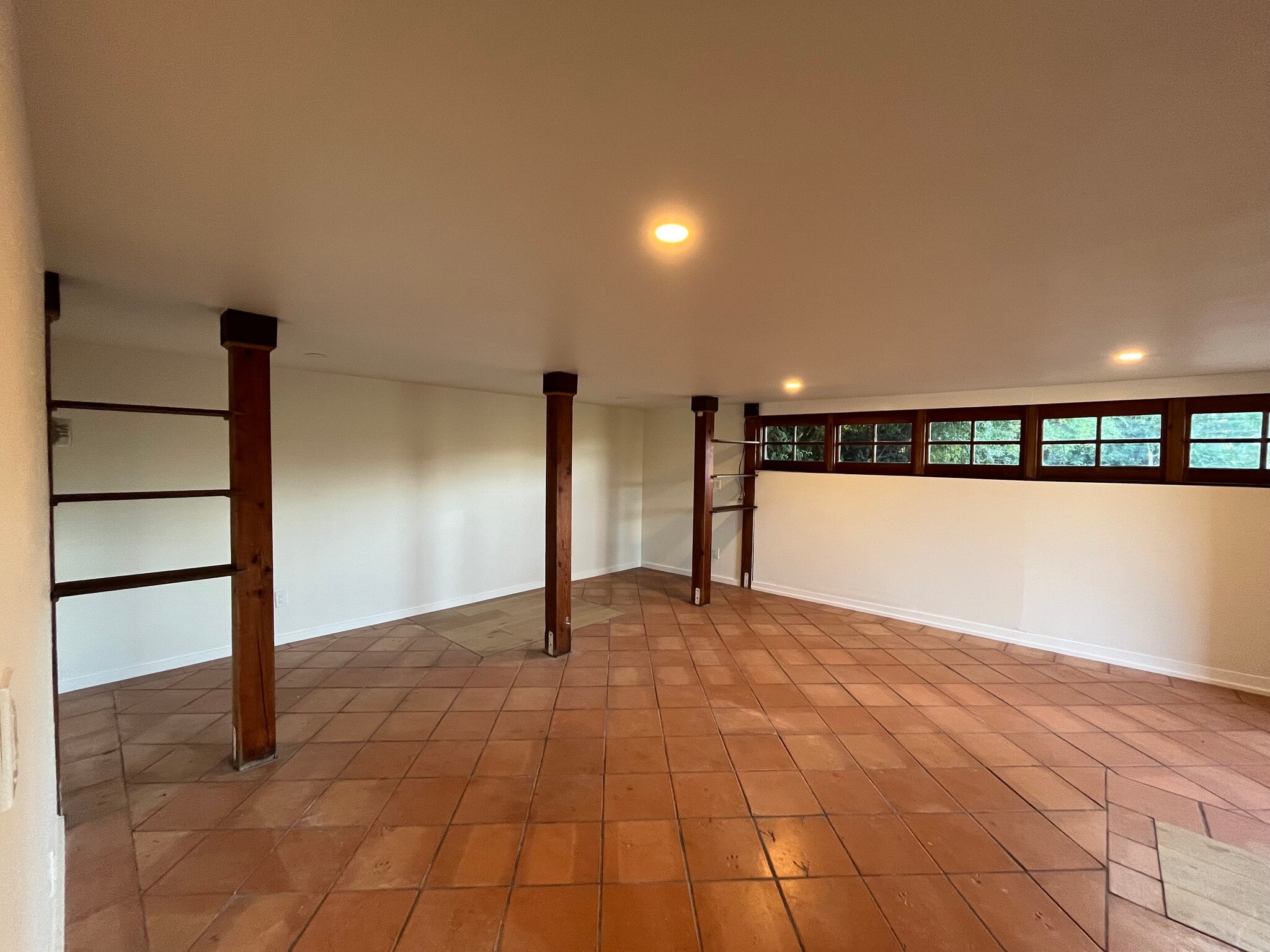 Building Photo - 1124 Rosario Dr