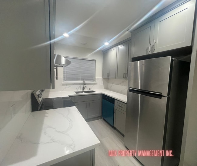 Building Photo - Charming and Spacious 4-Bedroom Home for Rent in South San Francisco!