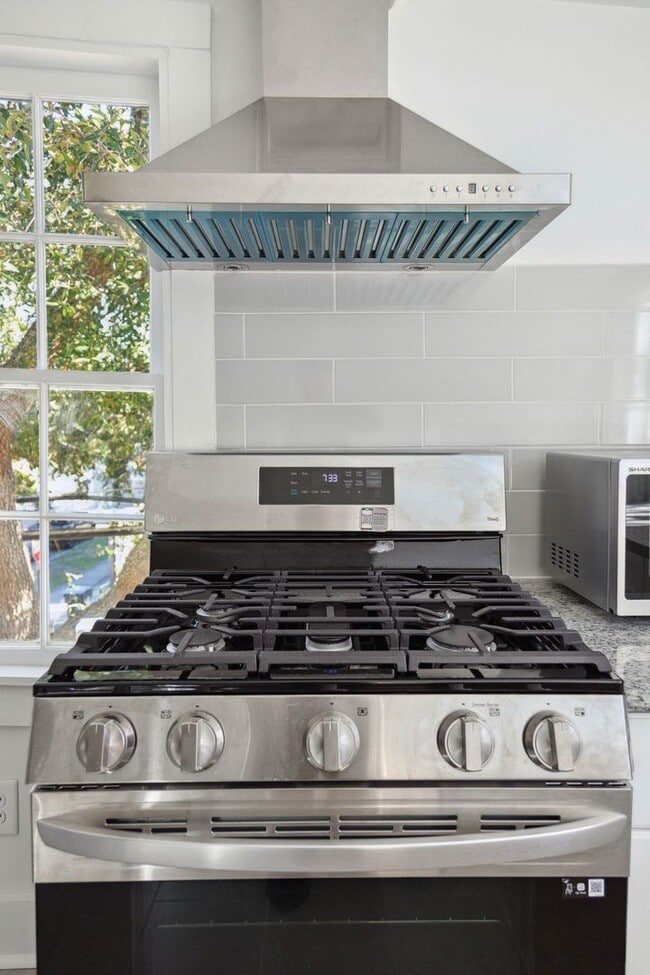 Building Photo - 89 Alexander St