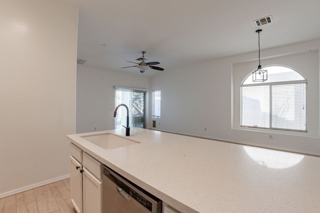 Building Photo - Beautiful 2 bedroom & 2 bath home in Desert Foothills Villas