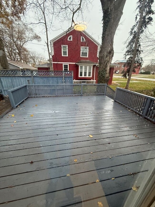 Building Photo - Renovated 3-Bedroom, 2-Bathroom Home For Rent in Historic Downtown Bristol