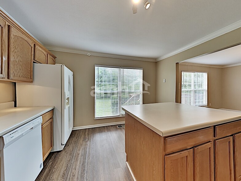 Building Photo - 4301 Aylesbury Dr