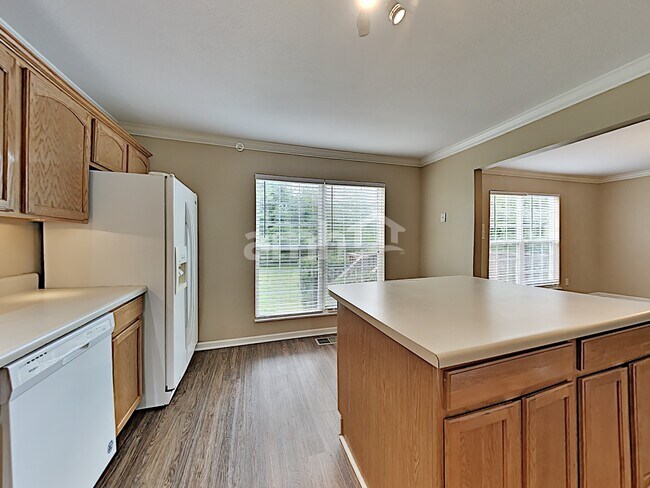Building Photo - 4301 Aylesbury Dr