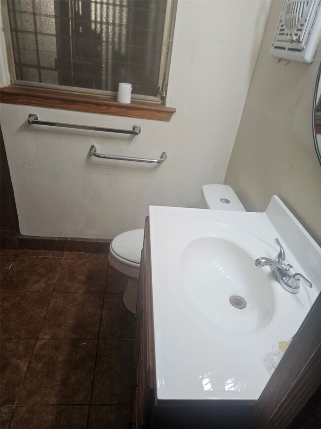 Building Photo - 2810 Monticello Dr