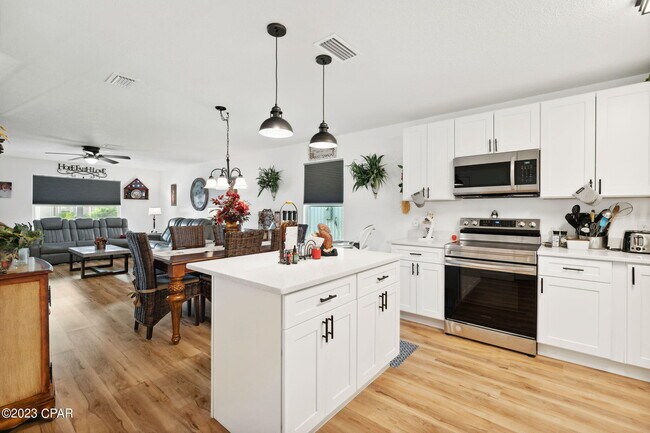 Building Photo - 526 Camellia Ave