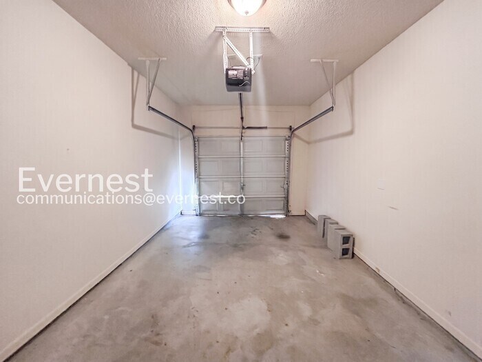 Building Photo - 8648 Thomas Ln