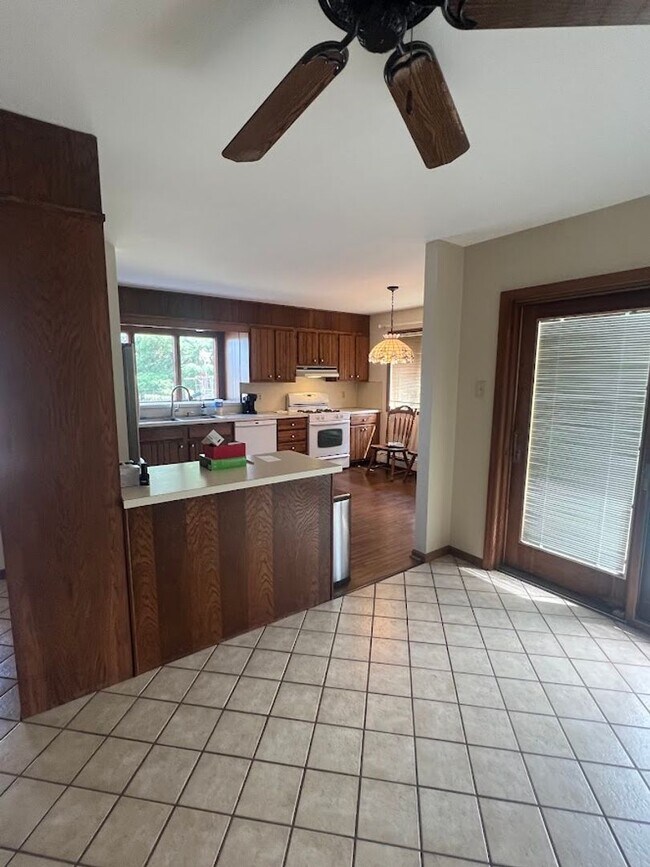 Building Photo - 3 Bedroom Home on 3 Acres