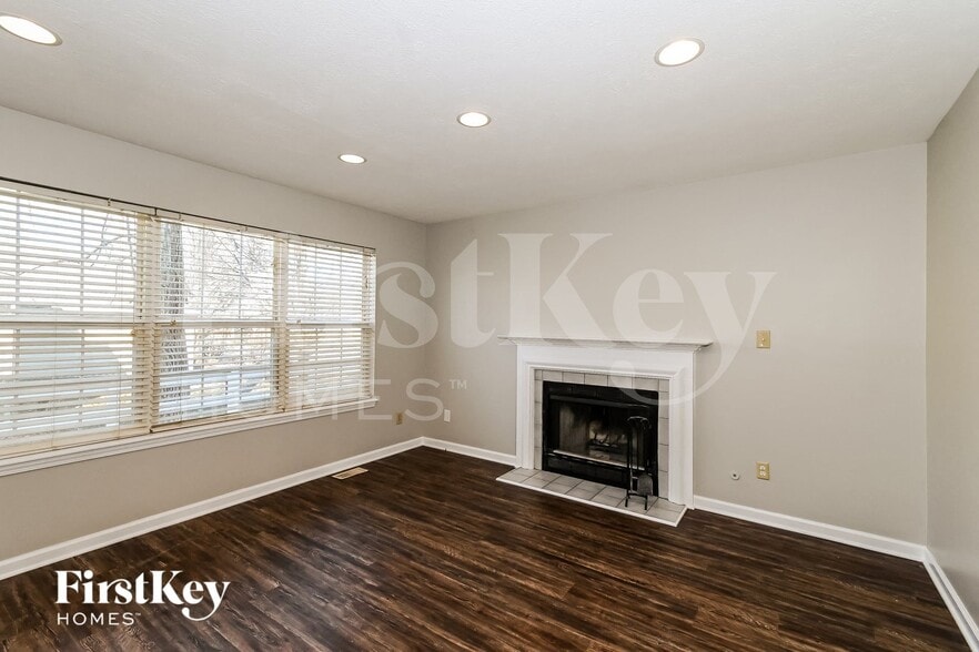 Building Photo - 4804 Oakton Way