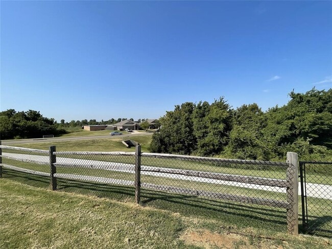 Building Photo - 413 Irish Ln