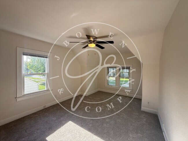 Building Photo - "Charming 3-Bedroom Home in Toledo with Spacious 1162 Sq. Ft. Layout – Your Perfect Retreat Awaits!"