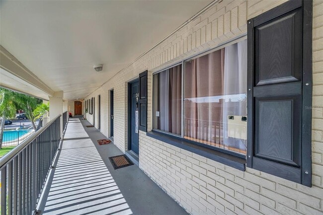 Building Photo - 2 N Fernwood Ave