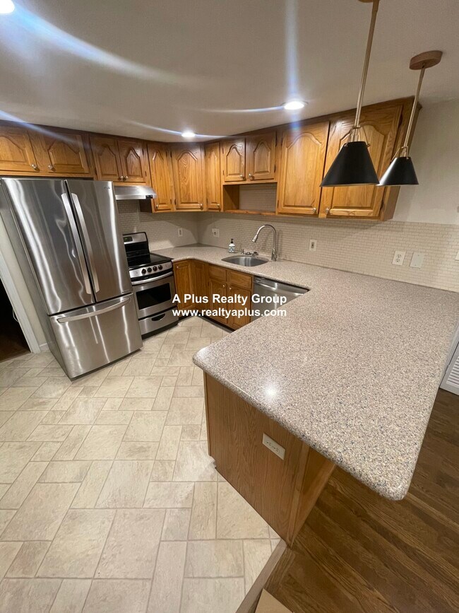 Building Photo - 842 South St