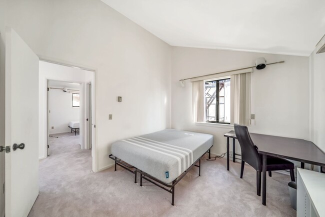 Building Photo - NORTH BERKELEY APARTMENT FOR RENT - $4,500/mo