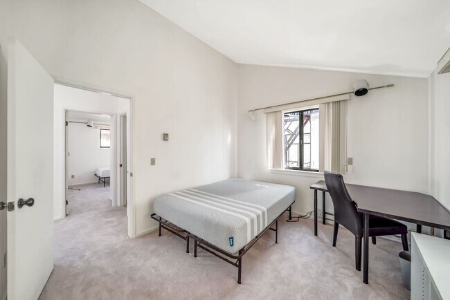 Building Photo - NORTH BERKELEY APARTMENT FOR RENT - $4,800/mo