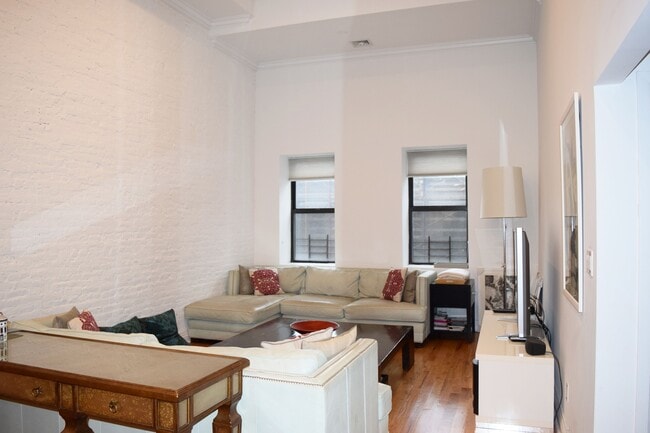 Building Photo - 25 Murray St