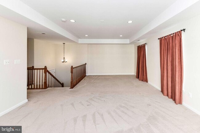 Building Photo - 13592 Village Green Dr
