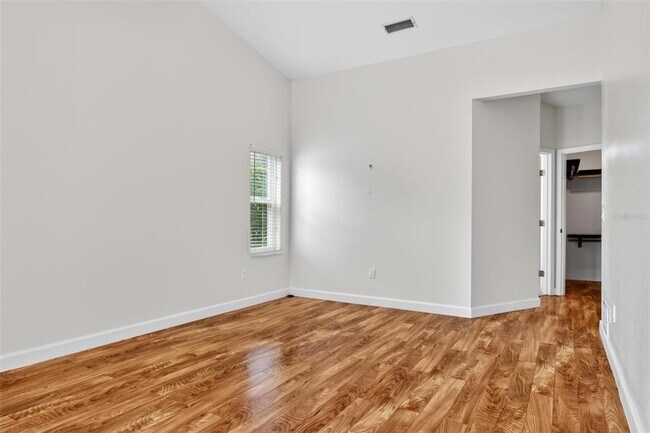 Building Photo - 231 Wellington Dr