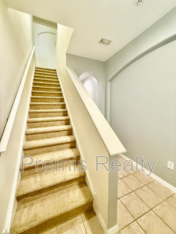 Building Photo - 2043 Strathmill Dr