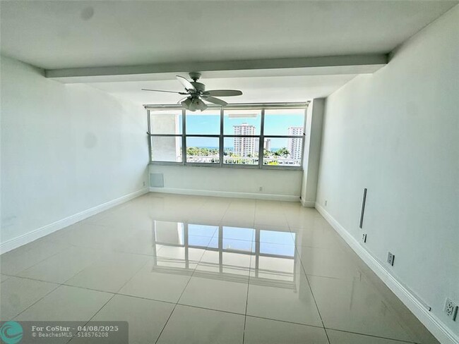 Building Photo - 2800 E Sunrise Blvd