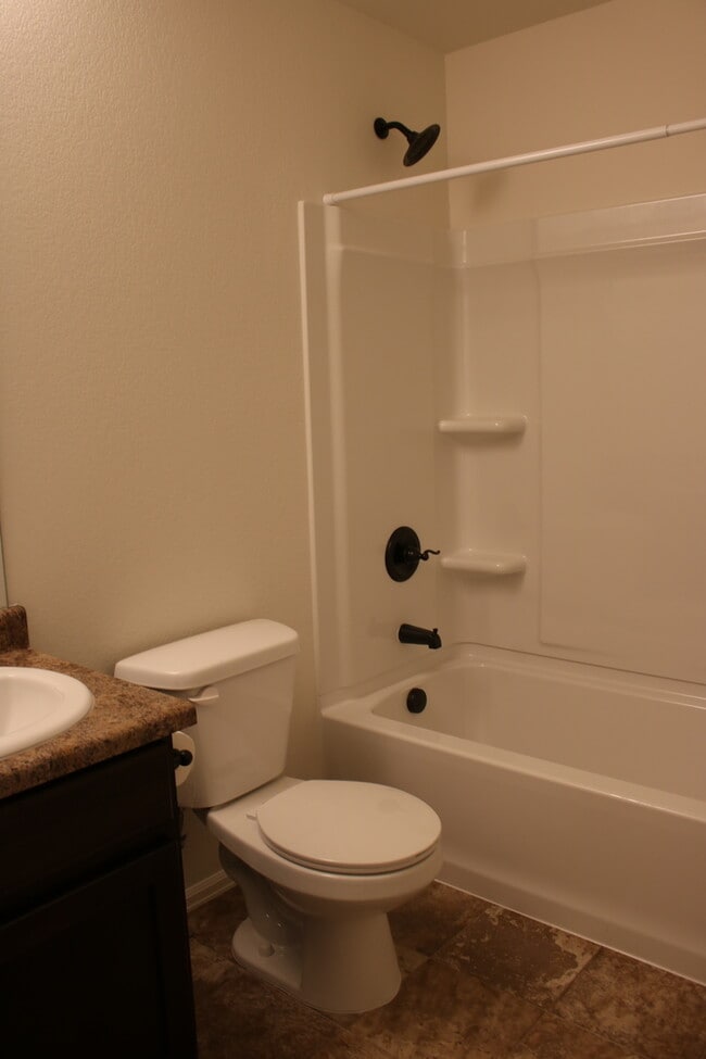 Building Photo - 3 bedroom, 2 bath in Severance!