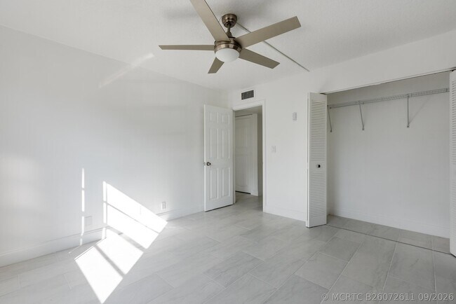 Building Photo - 108 Normandy Ln