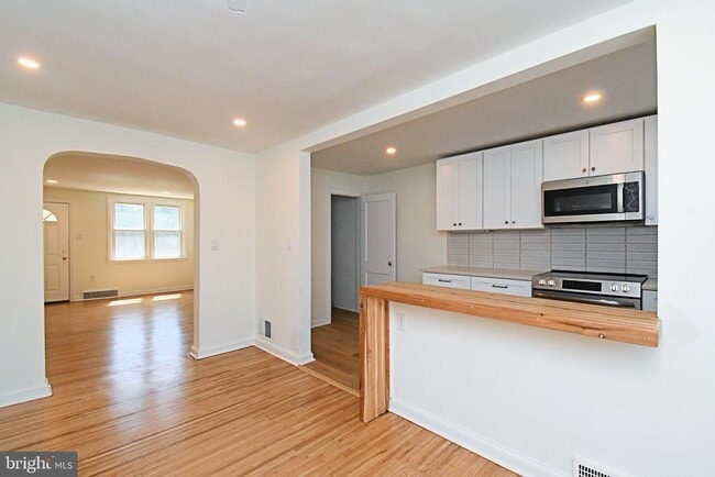 Building Photo - 2219 Ardmore Ave