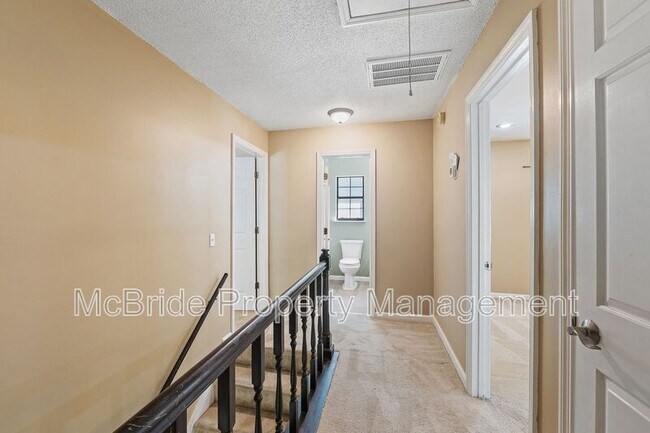 Building Photo - 539 Hunterdale Rd