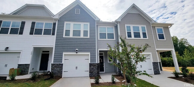 Building Photo - 304 Hazy Hills Ln