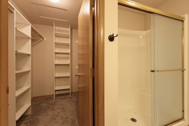 Building Photo - Move in ready now! 4 bedrooms in Lacey - North Thurston School district.