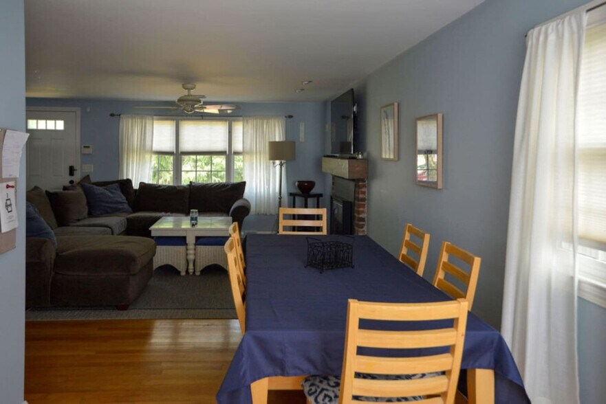 Building Photo - 13 S Village Dr