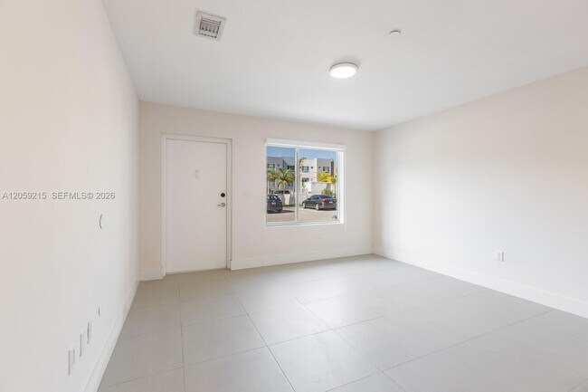 Building Photo - 2505 NE 193rd St