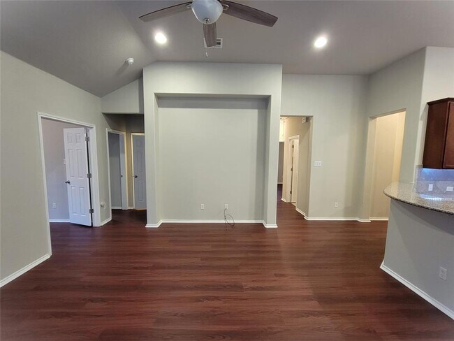 Building Photo - 537 Peregrine Way