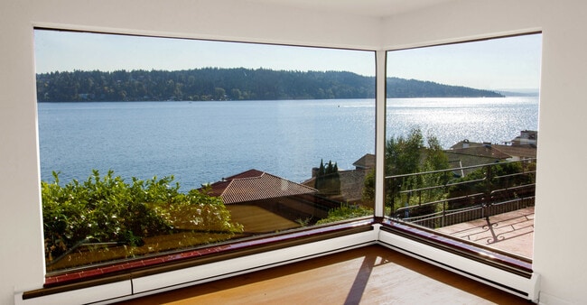 Building Photo - 3938 NE 157th Pl