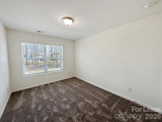 Building Photo - 2867 Aubrey St